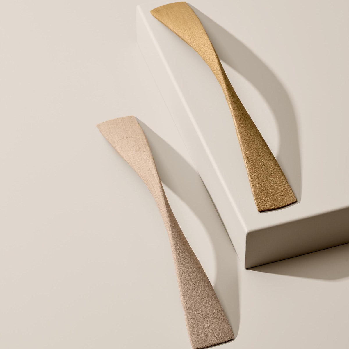 Vonsild Twist Oak Clear Lacquered Wooden Handle 224mm