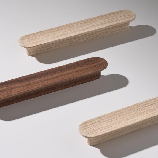 Vonsild Tuba Oak Clear Lacquered Wooden Handle & Knob 128mm 256mm