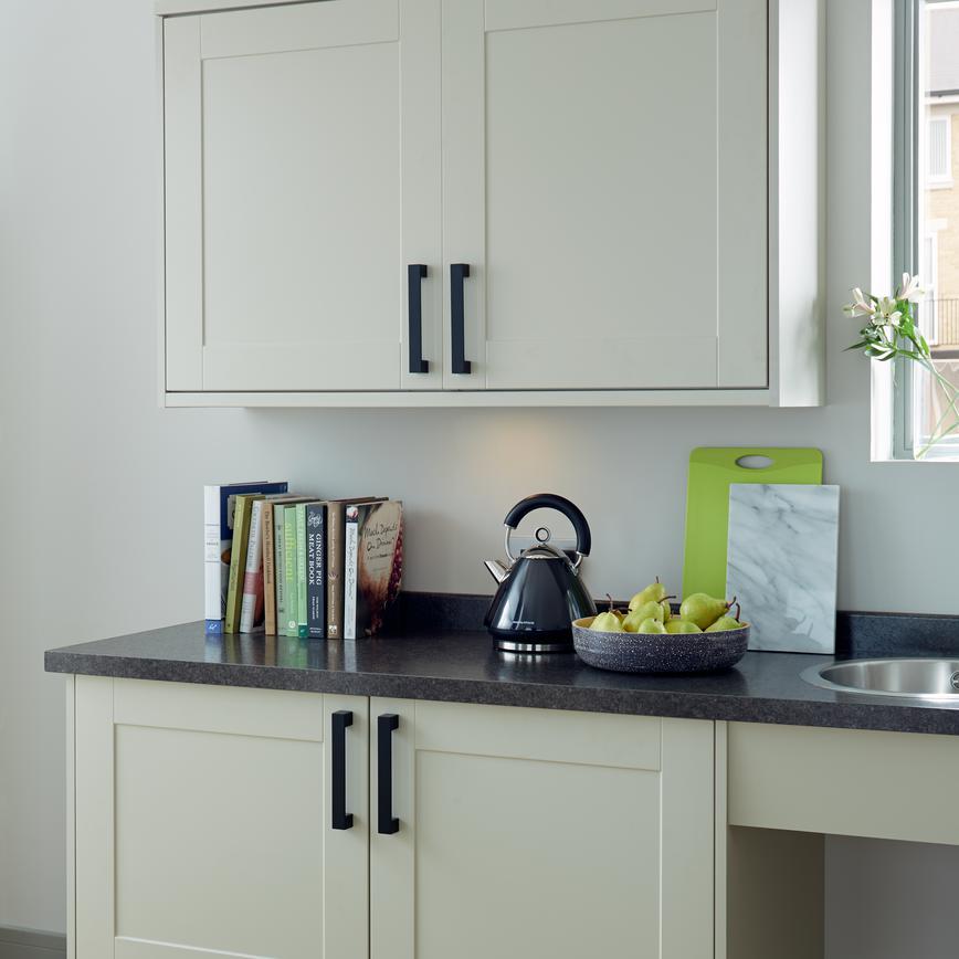 Howdens Matt Black Square D Cupboard Handle 196mm