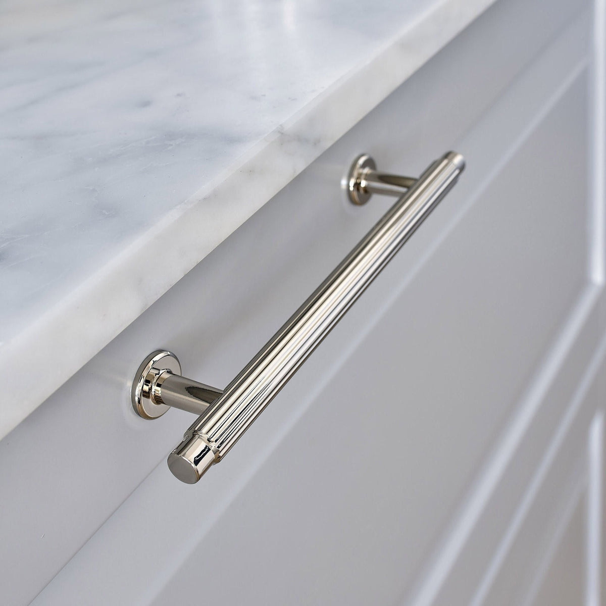 Howdens Fluted Handle & Knob 177.5mm 690mm Round Knob T- Knob Polished Nickel Effect Classic