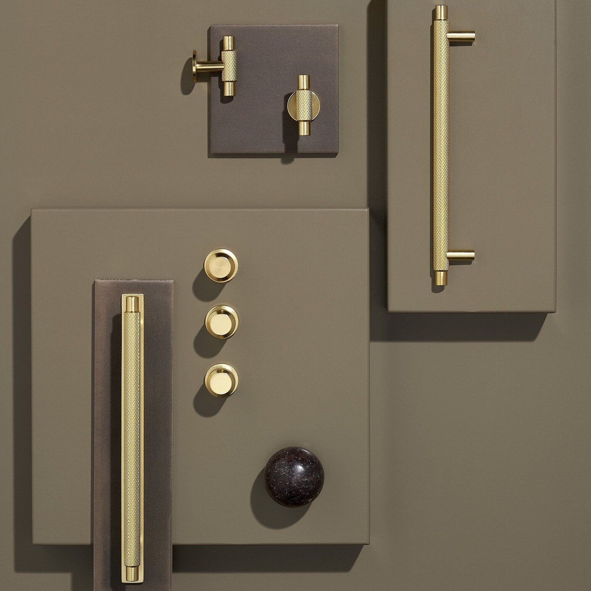Furnipart Manor Knurled Handles & Knobs Gold