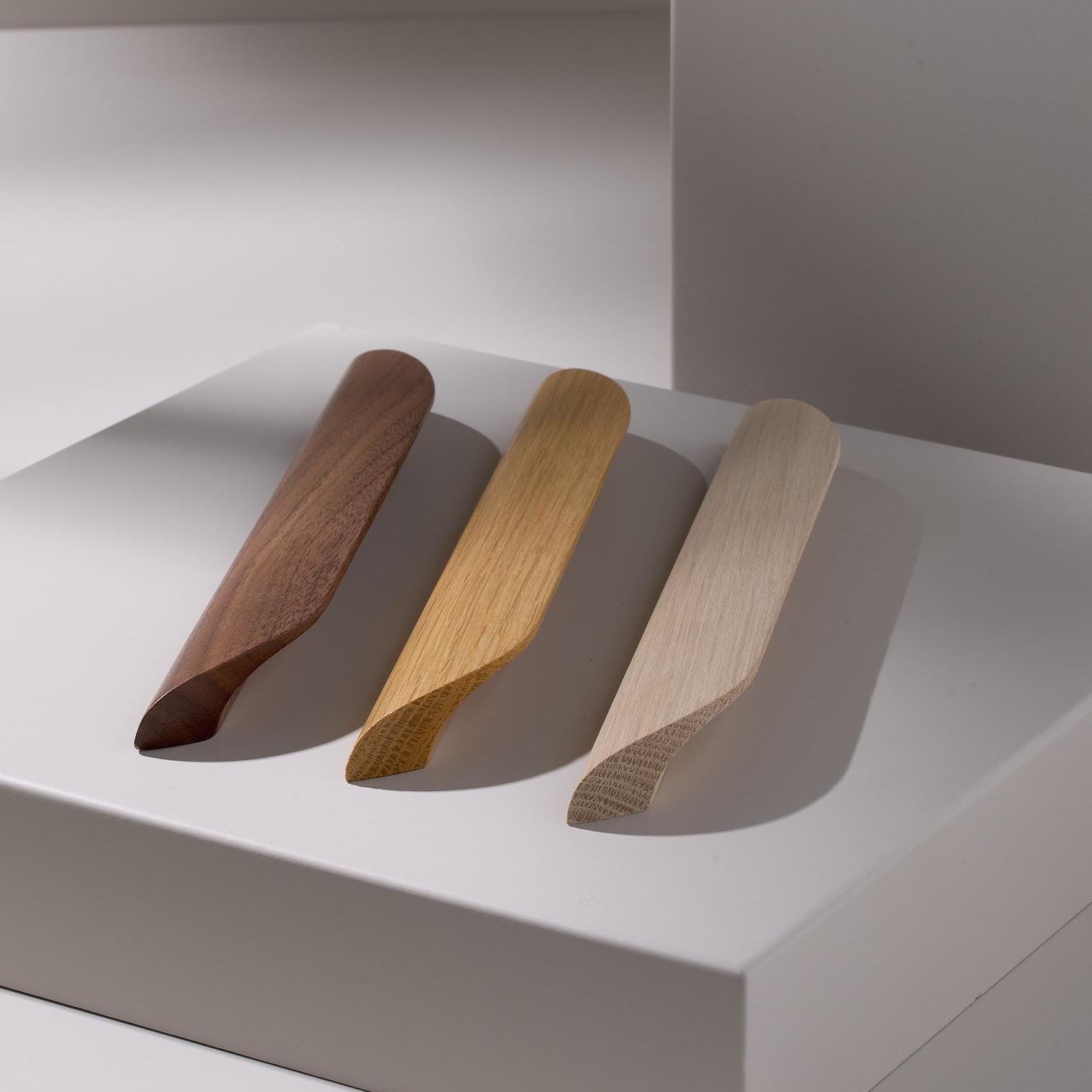 Vonsild Archive Walnut Clear Lacquered Wooden Handle 64mm, 192mm, 320mm, 2x256mm & 4x192mm