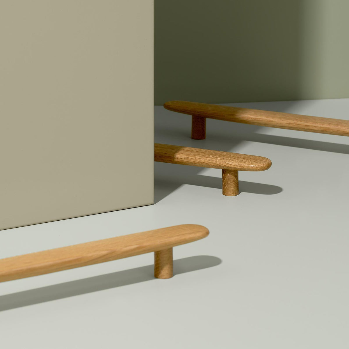 Vonsild Brutus Oak Clear Lacquered Wooden Handle 160mm & Knob