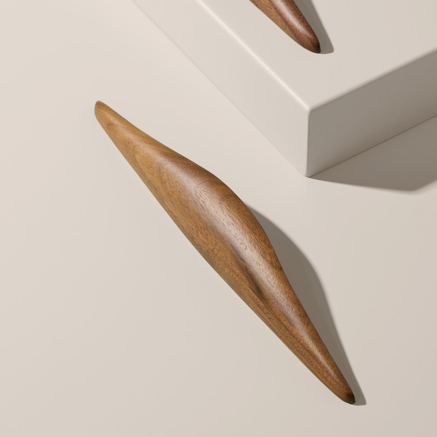 Vonsild Manta Oak Clear Lacquered Wooden Handle 32mm 160mm 224mm & 320mm