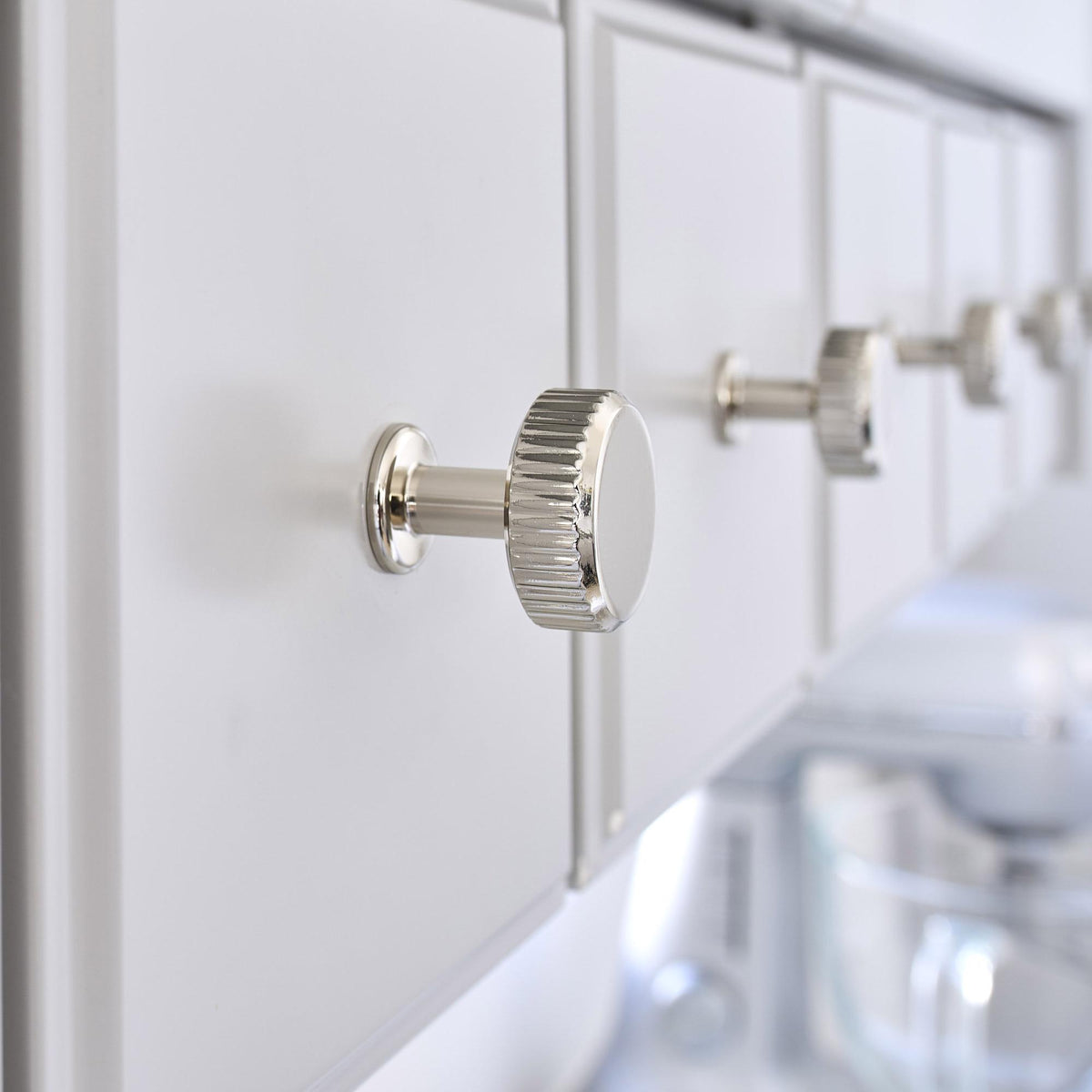 Howdens Fluted Handle & Knob 177.5mm 690mm Round Knob T- Knob Polished Nickel Effect Classic