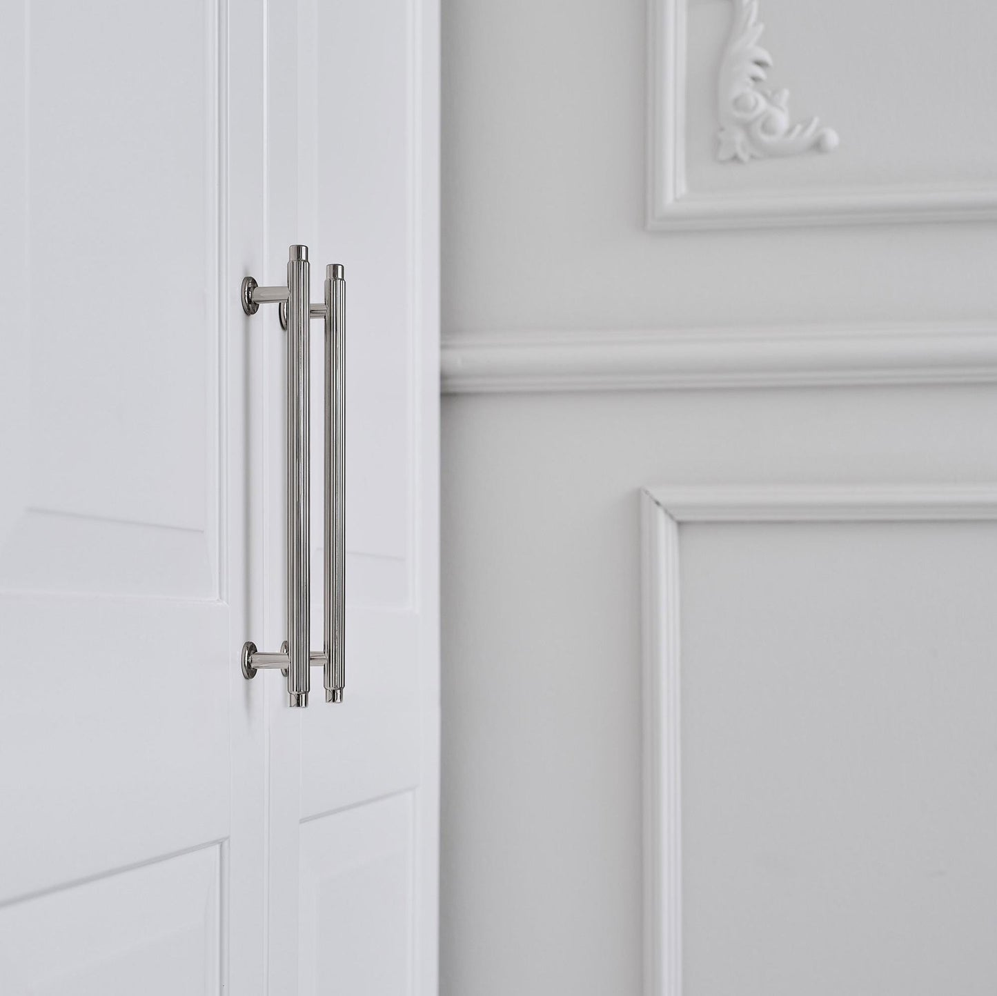 Furnipart Villa Fluted Handle & Knob 128mm 192mm Round Knob T- Knob Bright Nickel