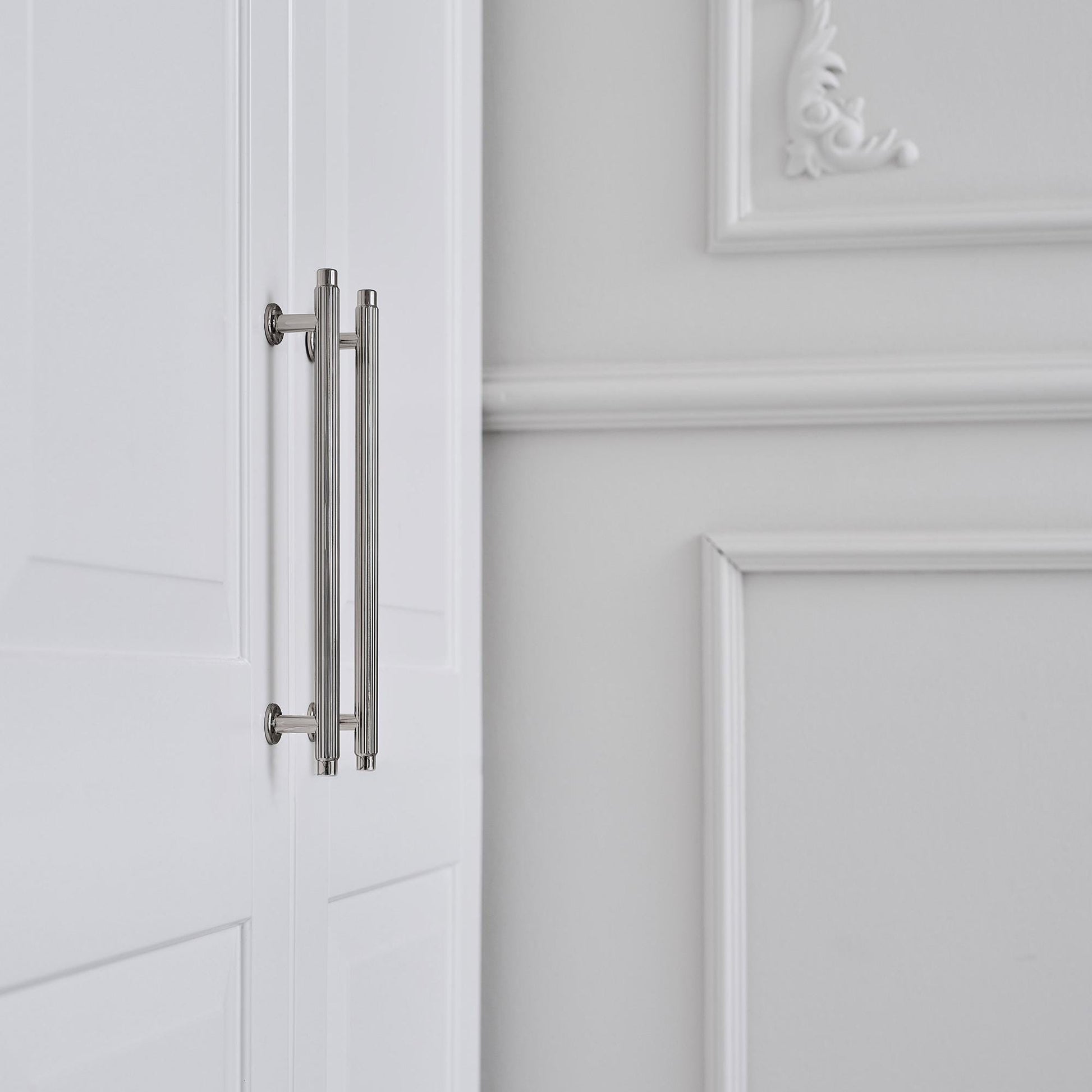 Furnipart Villa Fluted Handle & Knob 128mm 192mm Round Knob T- Knob Bright Nickel