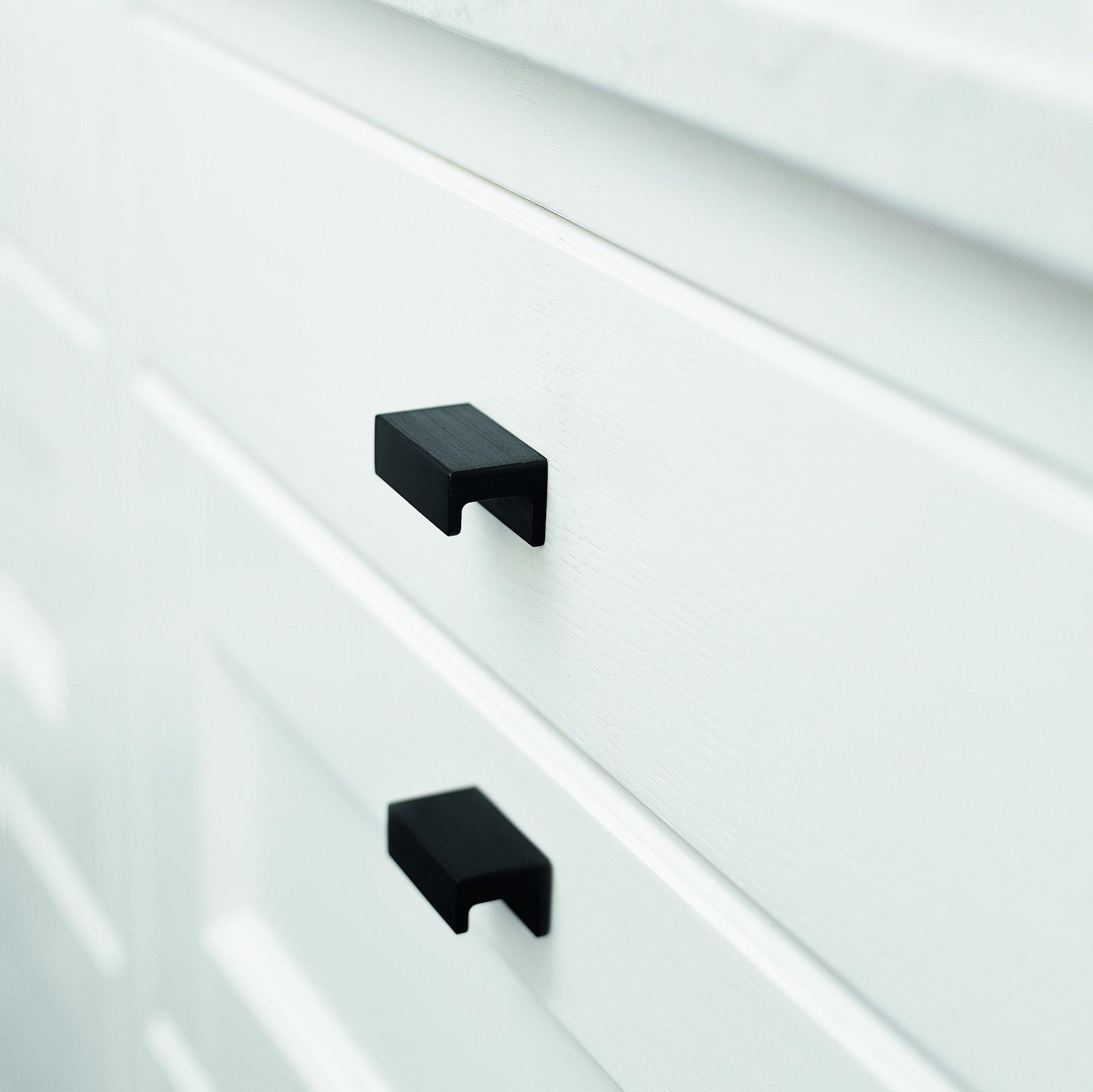 Howdens Ingot Brushed Black Mounted Trim Bar Cupboard Handle