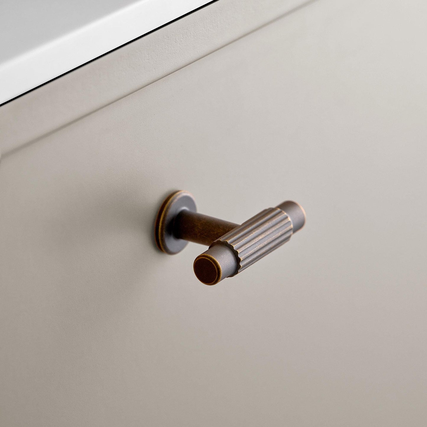 Furnipart Villa Fluted Handle & Knob 128mm 192mm Round Knob T Knob Antique Brown