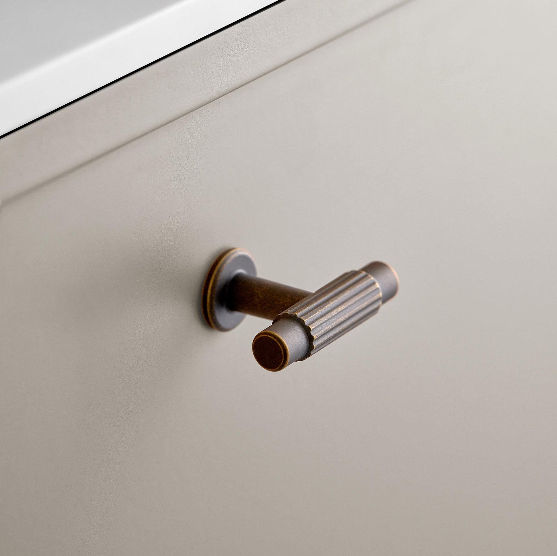 Furnipart Villa Fluted Handle & Knob 128mm 192mm Round Knob T Knob Antique Brown