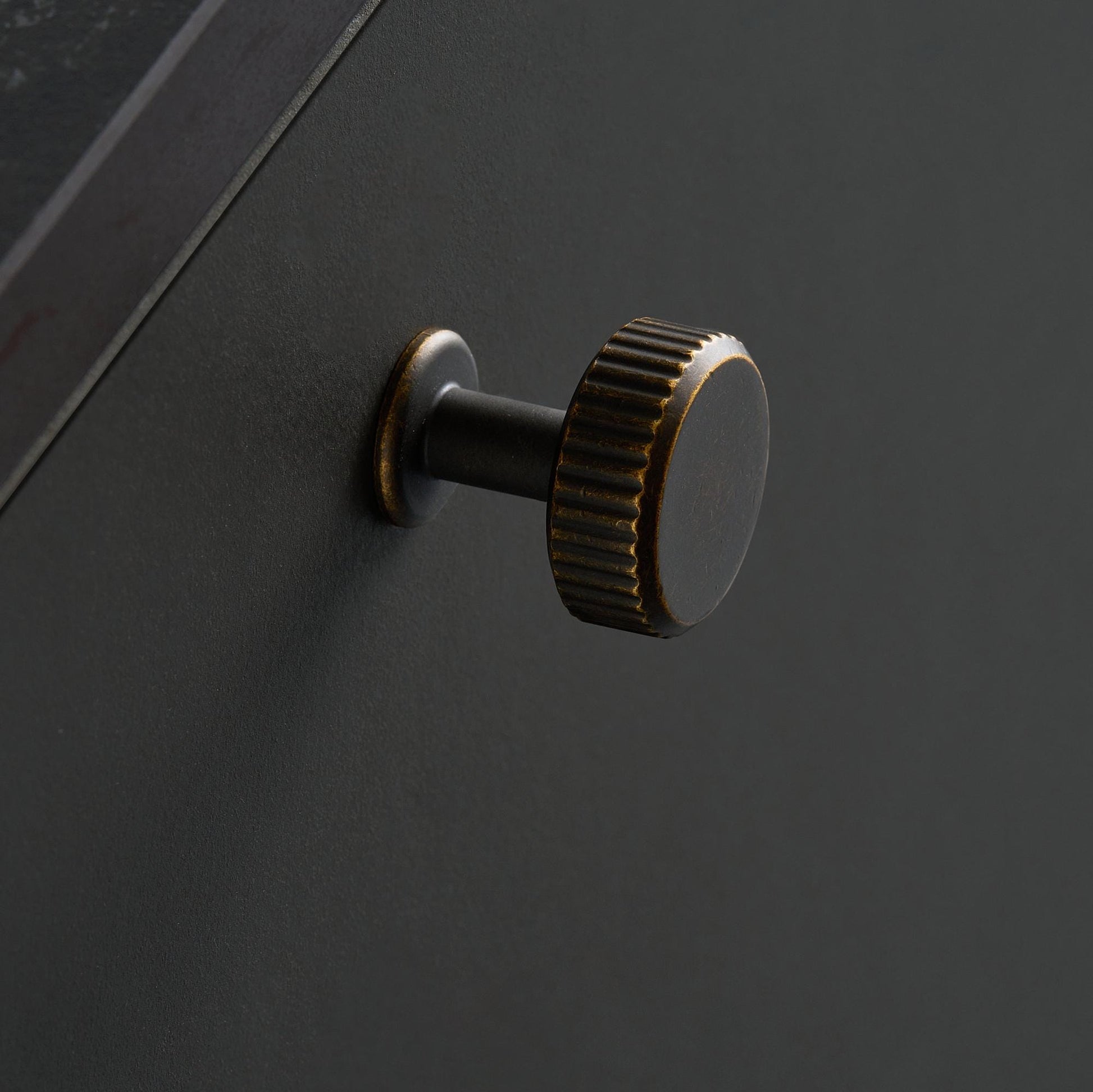 Furnipart Villa Fluted Handle & Knob 128mm 192mm Round Knob T Knob Antique Brown