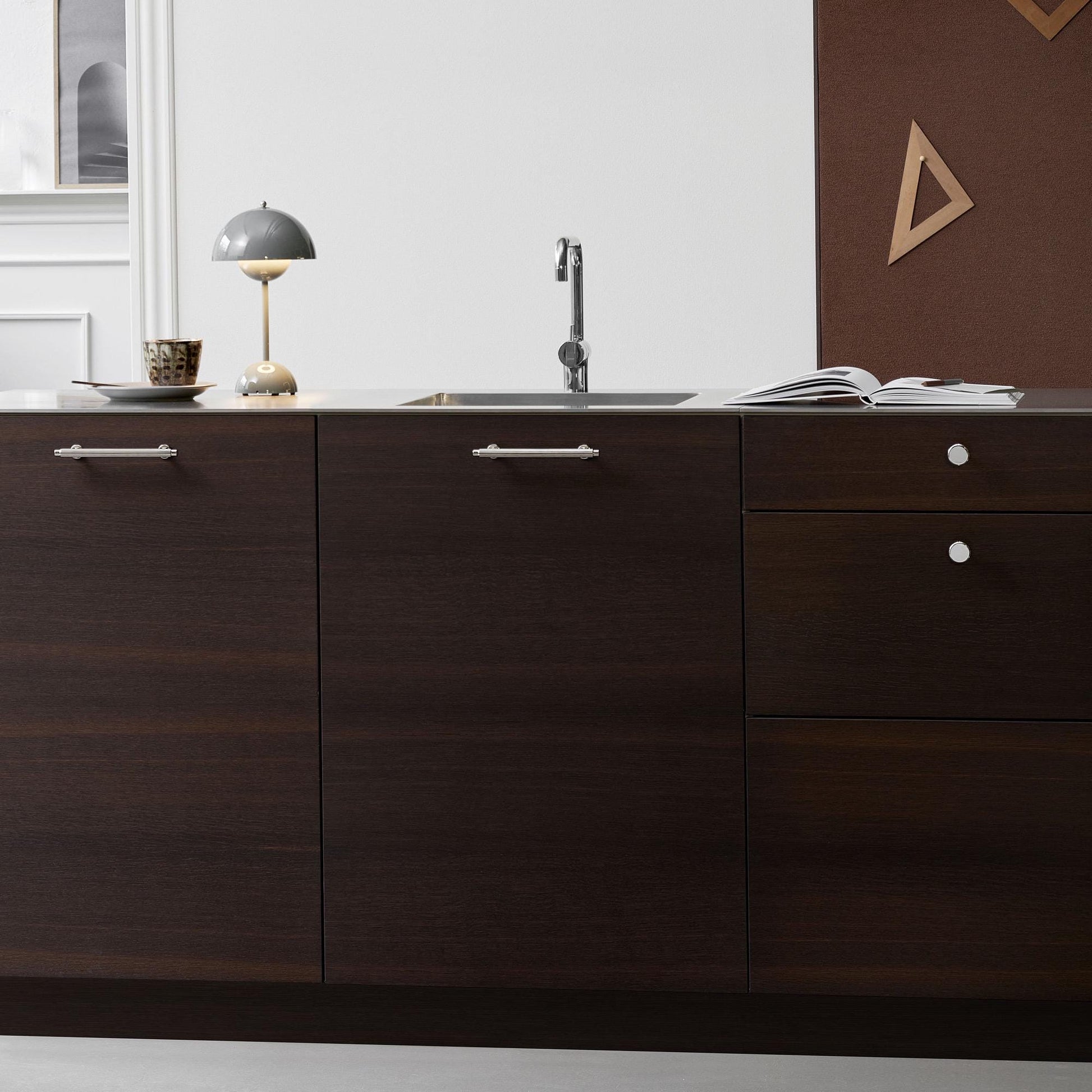 Howdens Fluted Handle & Knob 177.5mm 690mm Round Knob T- Knob Polished Nickel Effect Classic