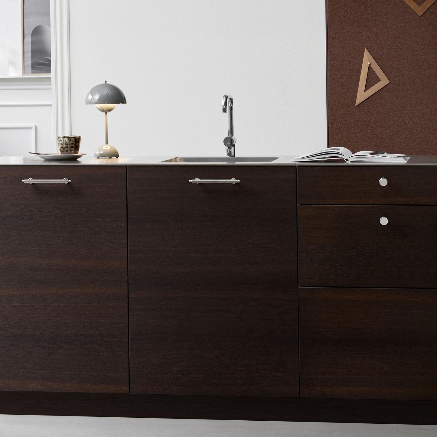 Howdens Fluted Handle & Knob 177.5mm 690mm Round Knob T- Knob Polished Nickel Effect Classic