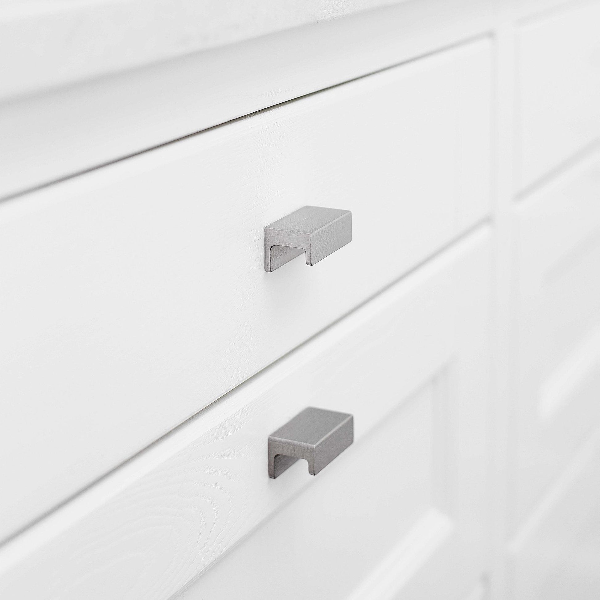 Howdens Ingot Brushed Nickel Effect Trimline Bar Cupboard Handle