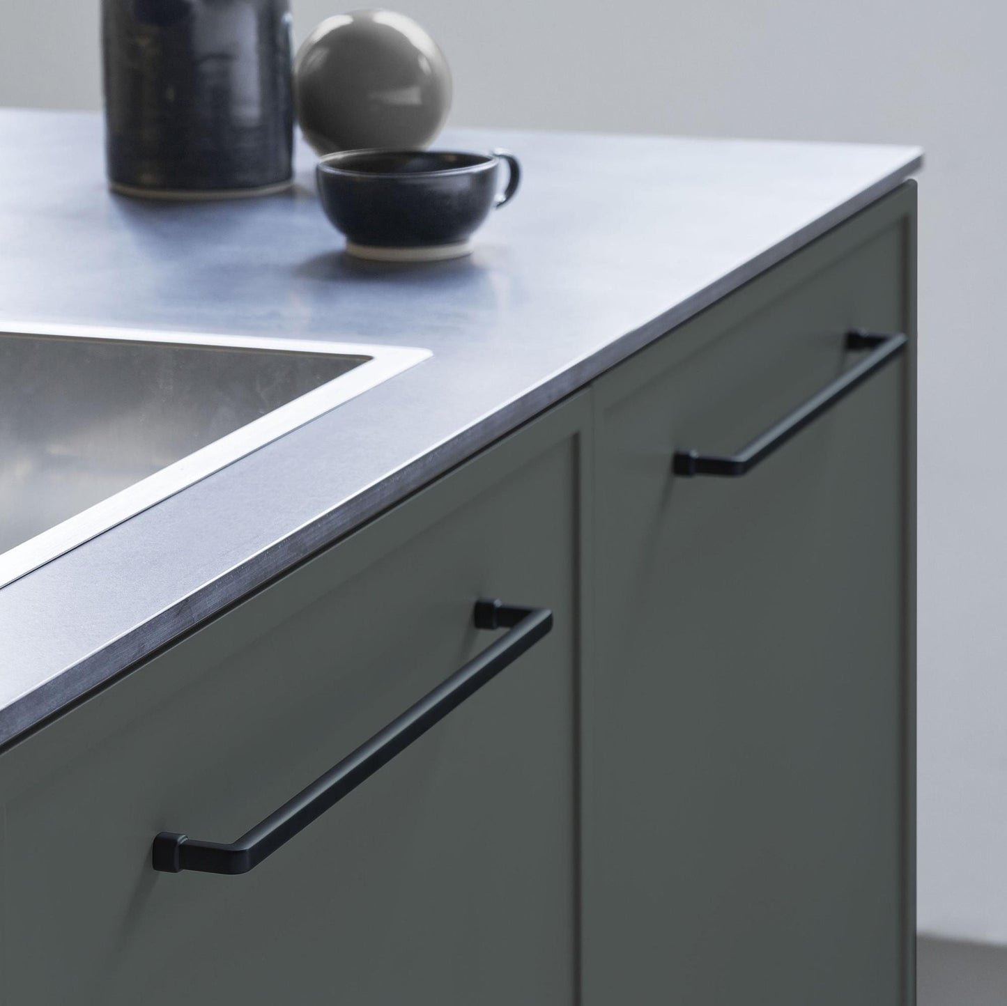 Furnipart Equester Handle & Cup Matt Black 160mm 320mm