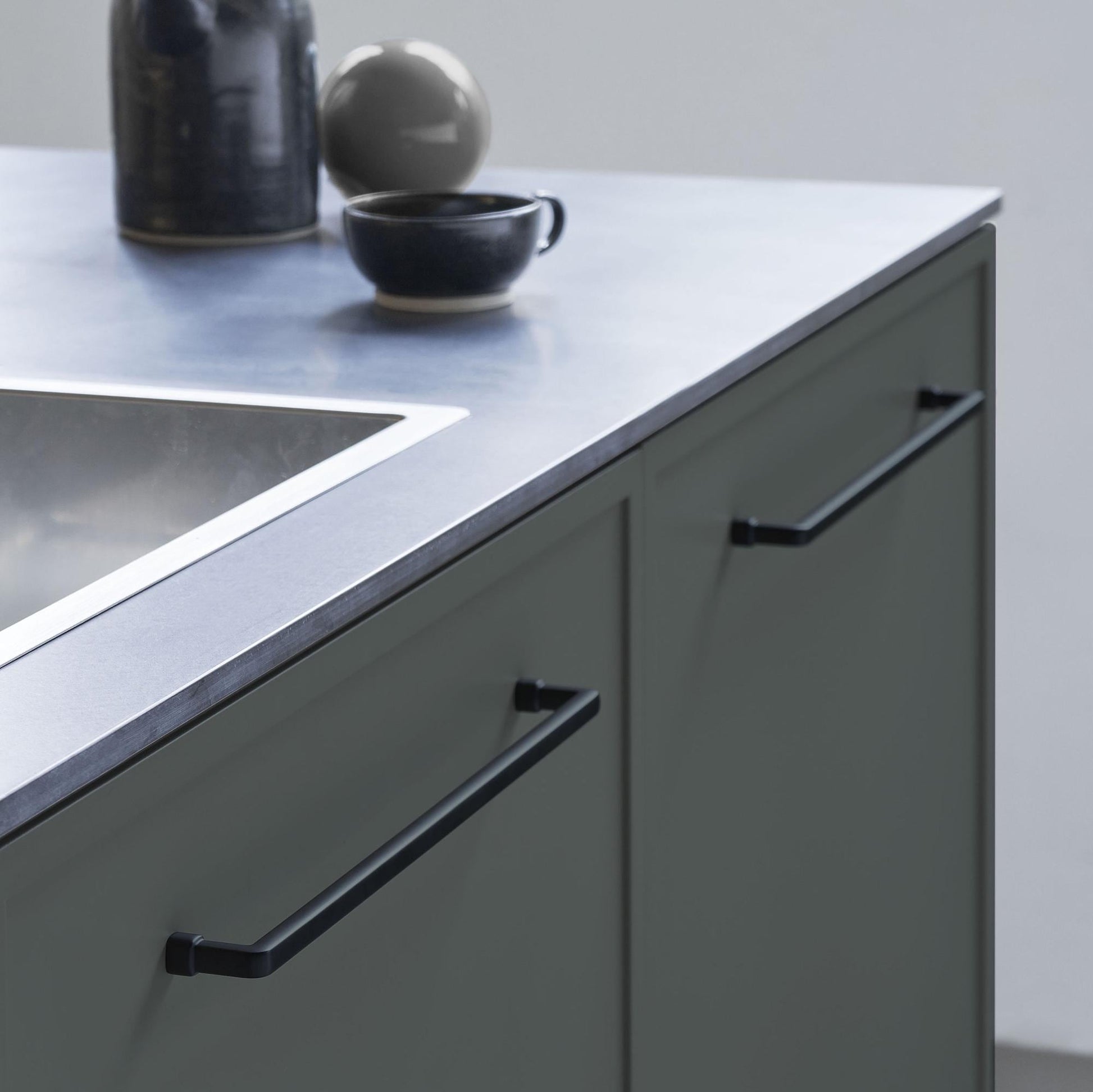 Furnipart Equester Handle & Cup Matt Black 160mm 320mm