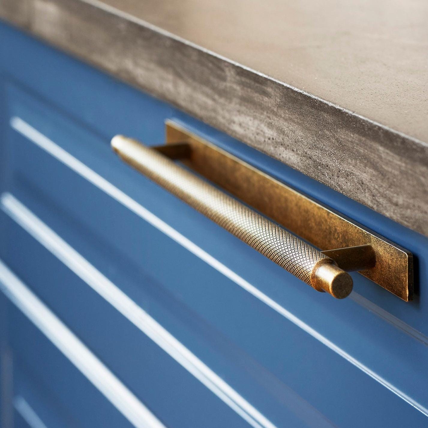 Furnipart Manor Knurled Handles & Knobs Antique Brass