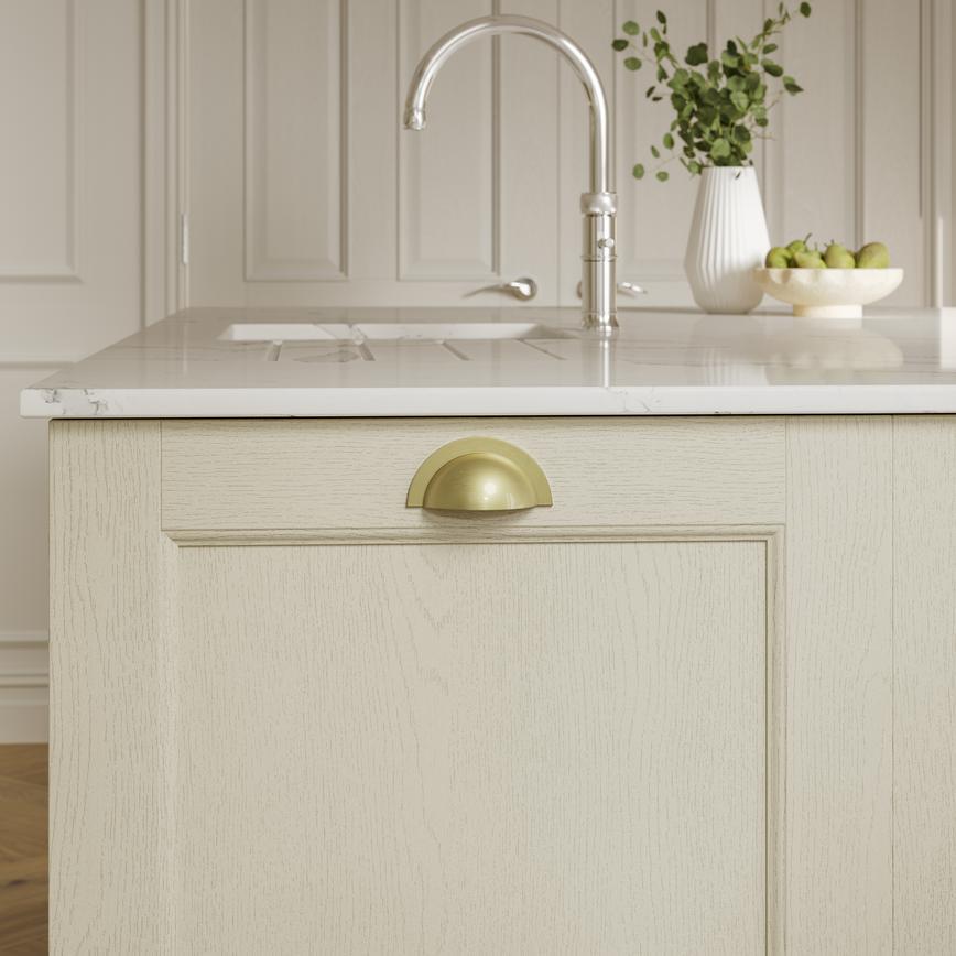 Howdens Earl Brass Effect Classic D Cupboard Handle 172mm, Cup & Knob