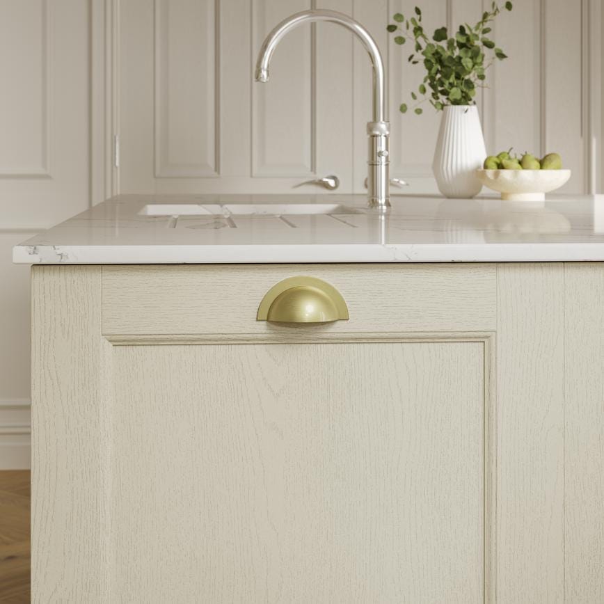 Howdens Earl Brass Effect Classic D Cupboard Handle 172mm, Cup & Knob