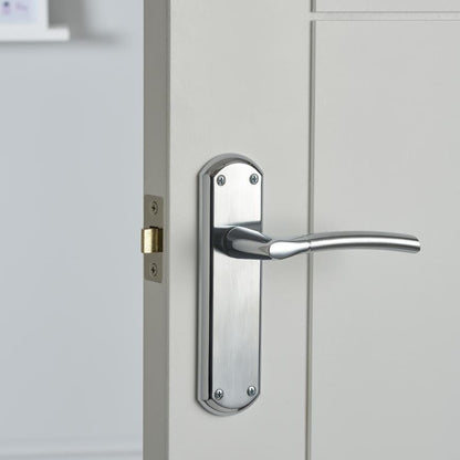 Howdens Newington Dual-Tone Chrome Lever on Backplate Latch Door Handle Pair