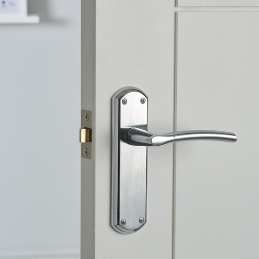 Howdens Newington Dual-Tone Chrome Lever on Backplate Latch Door Handle Pair