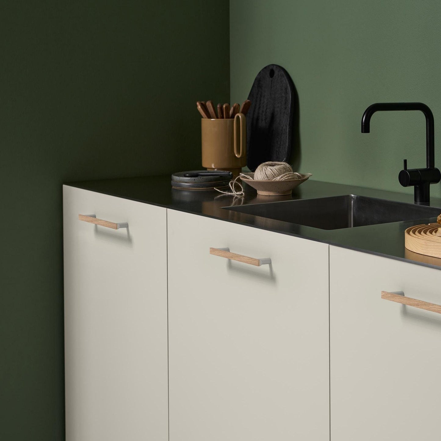 Furnipart Bis Handle & Round Knob Lacquered Oak Matt White 160mm