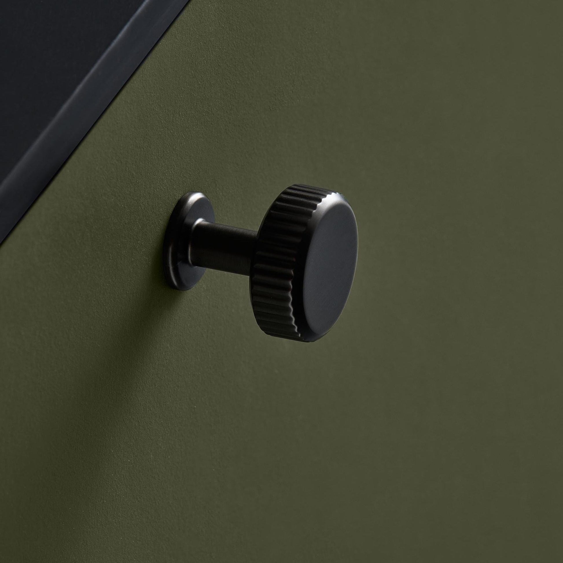 Furnipart Villa Fluted Handle & Knob Gun Metal 128mm 192mm Round Knob T- Knob