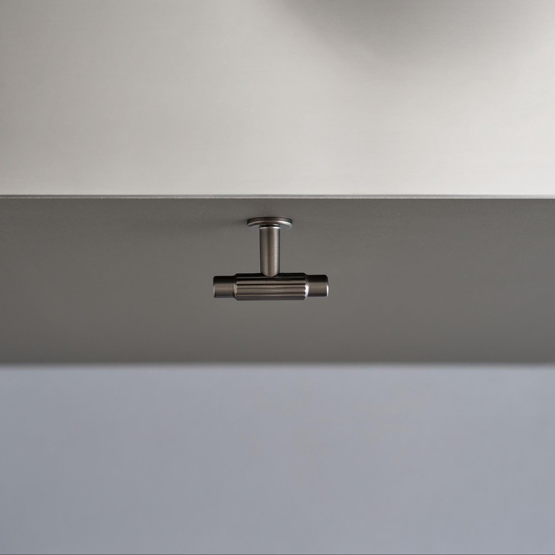 Furnipart Villa Fluted Handle & Knob Gun Metal 128mm 192mm Round Knob T- Knob