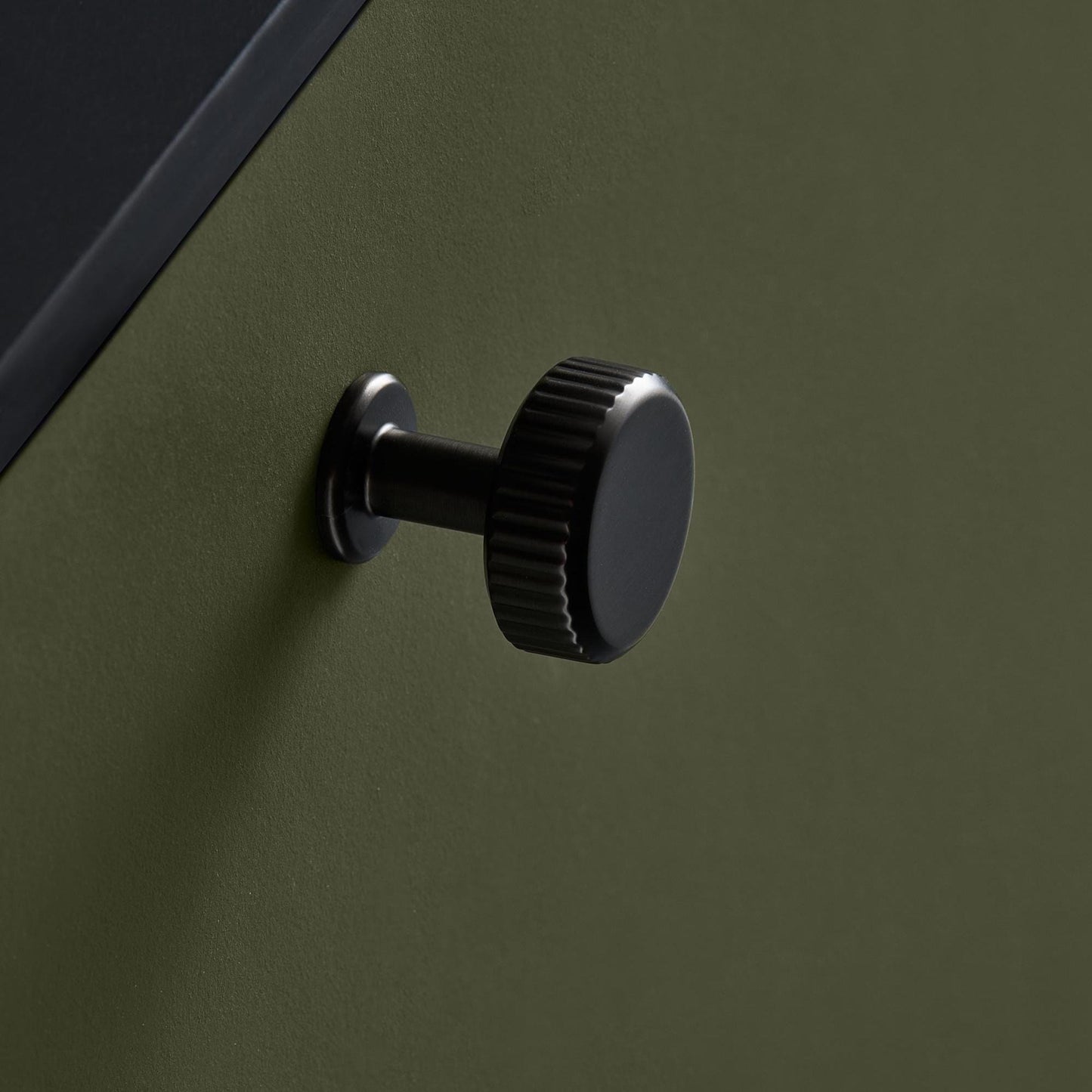 Furnipart Villa Fluted Handle & Knob Gun Metal 128mm 192mm Round Knob T- Knob